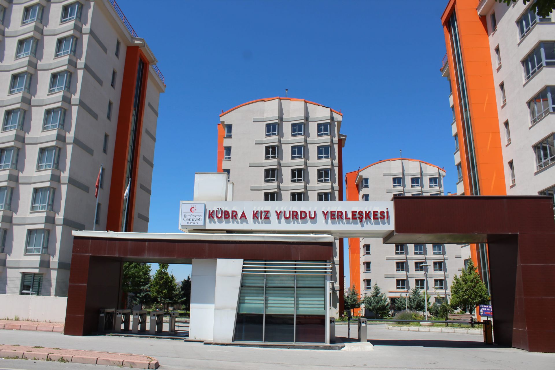 Kayseri İlim Yayma Cemiyeti Depremzedelerin Yanında